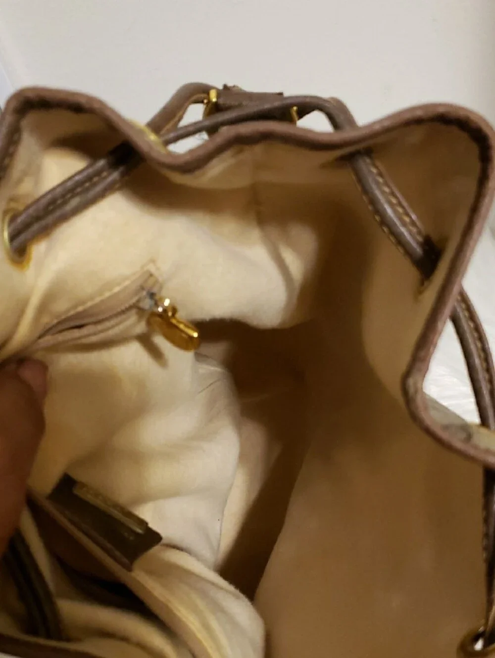 Gucci Beige Monogram Canvas Bucket Bag with Green-Red Stripe - Picture 4 of 16